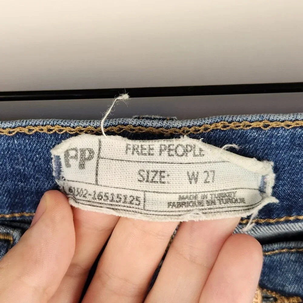 Free People Frayed Hem Distressed Jeans sz 27 *Flawed*